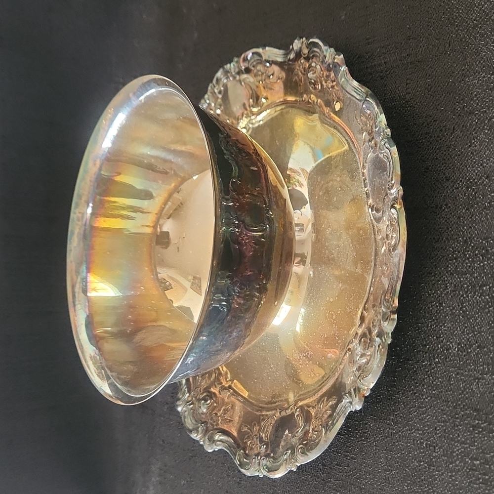 TOWLE VINTAGE SILVER PLATE GRAVY BOWL WITH ATTACHED UNDERPLATE.
